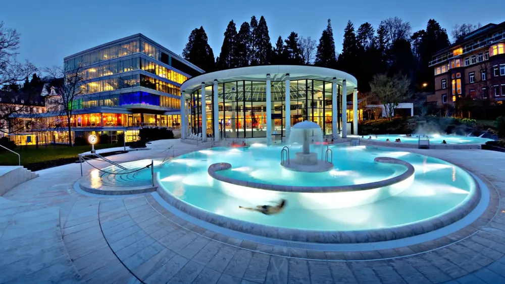 Außenbecken der Caracalla Therme