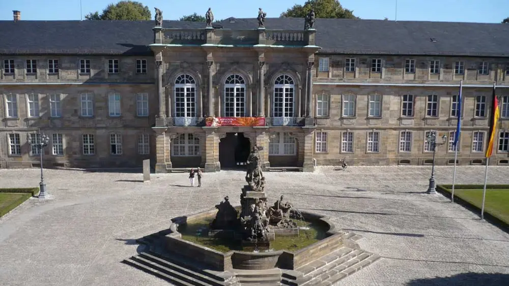 Neues Schloss in Bayreuth vom Landrätesaal des Präsidialbaus aus gesehen