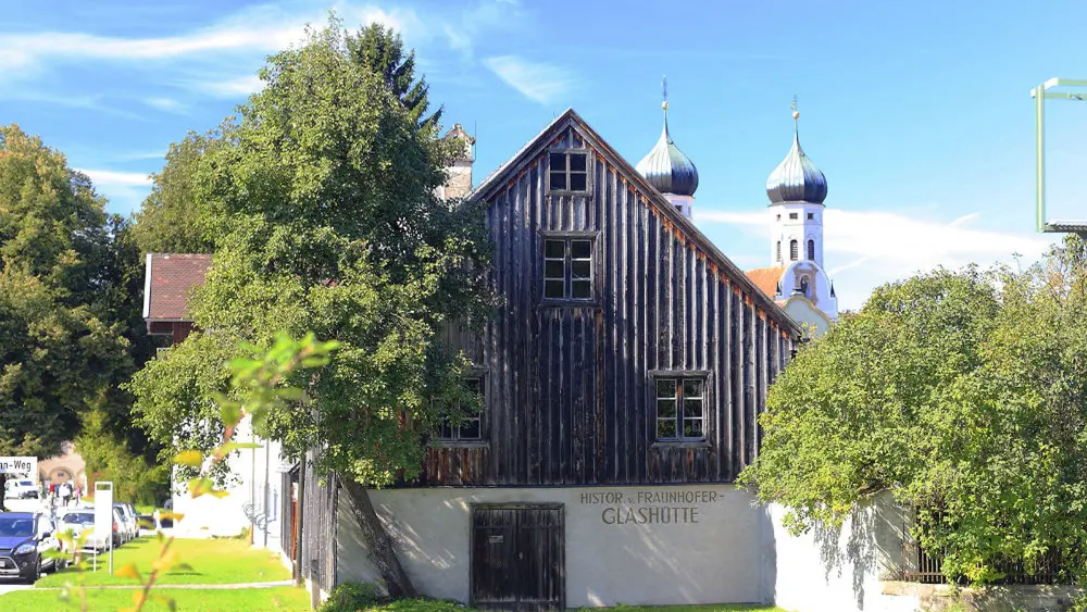Die Fraunhofer Glashütte in Benediktbeuern