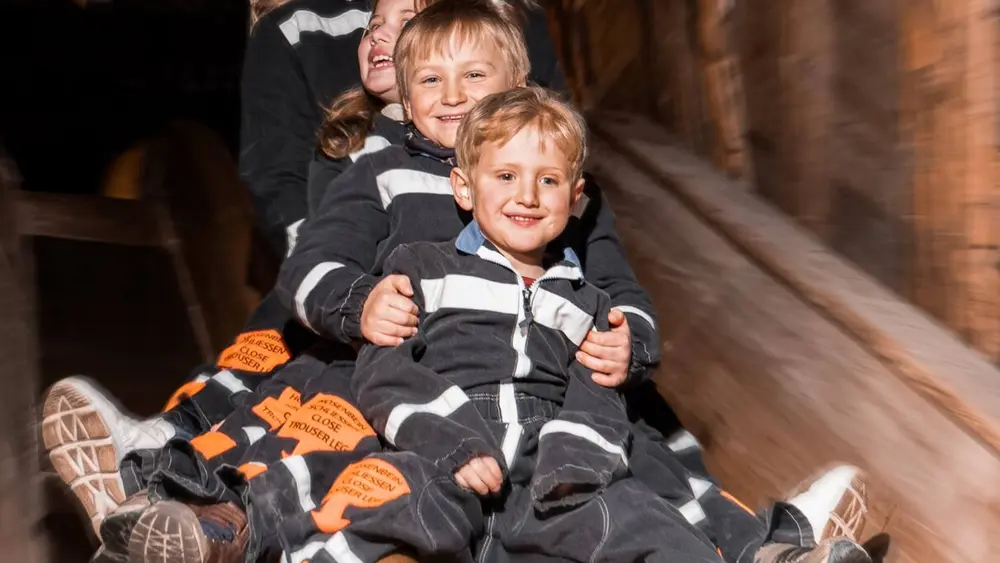 Die Bergmannsrutsche ist ein Highlight für Groß und Klein.