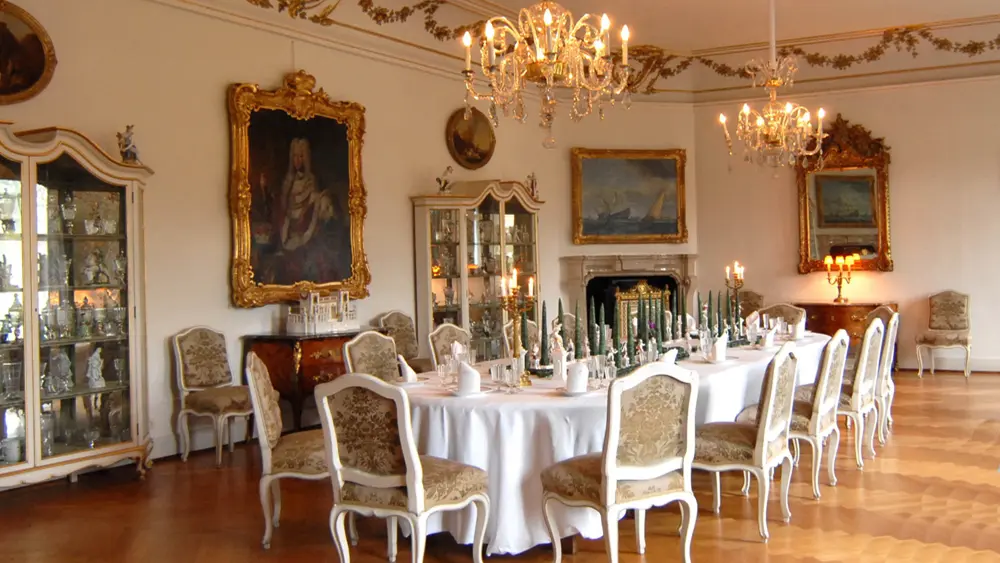 Blick in den Großen Speisesaal im Königlichen Schloss Berchtesgaden