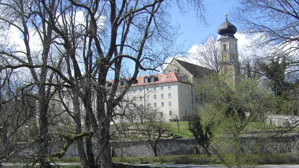 Blick auf das Kloster Bernried