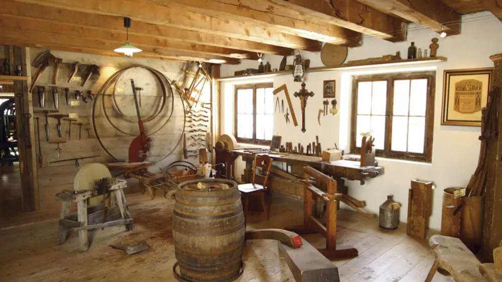Blick auf die Fassherstellung im Brauereimuseum in Ettal