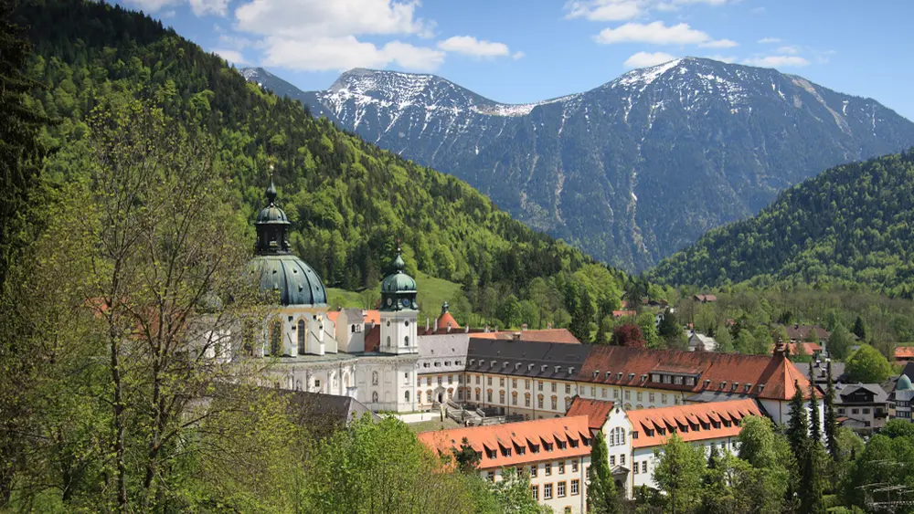 Luftaufnahme des Klosters Ettal