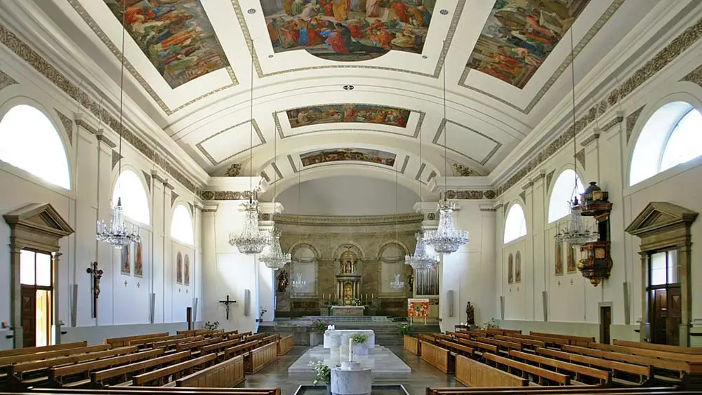 Blick in den Innenraum der Pfarrkirche St. Martin in Dornbirn