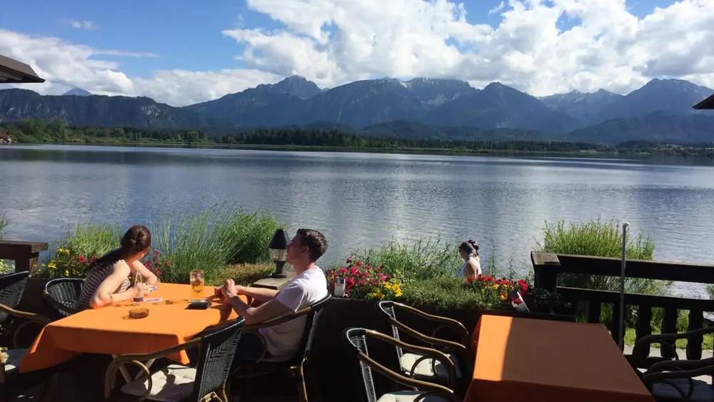 Blick von der Terrasse der Fischerhütte in Hopfen über den See