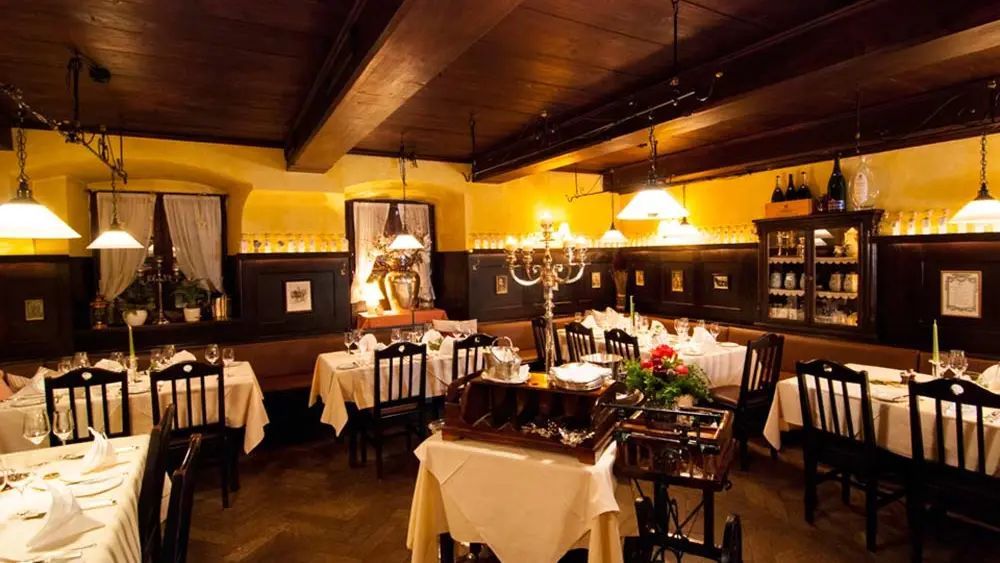 Blick ins Restaurant Husar in Garmisch-Partenkirchen