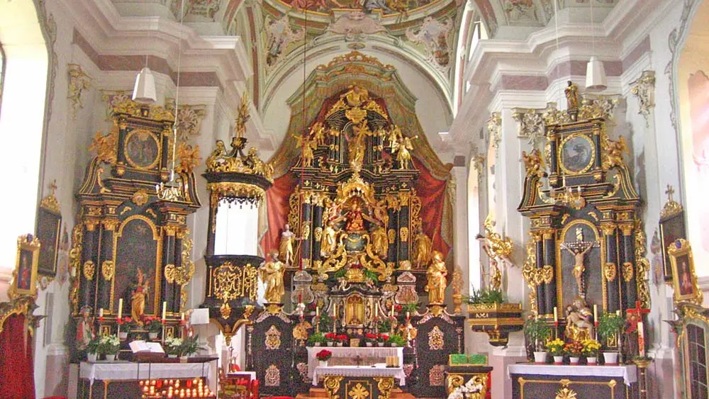 Blick in den Altarraum von St. Ulrich in Lavant