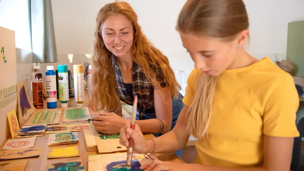 Schablonieren im Freilichtmuseum Glentleiten