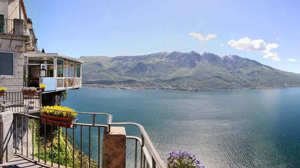 Blick zum Restaurant Miralago mit Panoramawintergarten