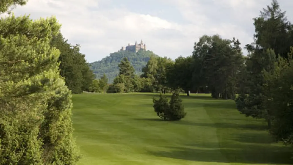 Golplatz Hechingen mit Blick auf die Burg Hohenzollern