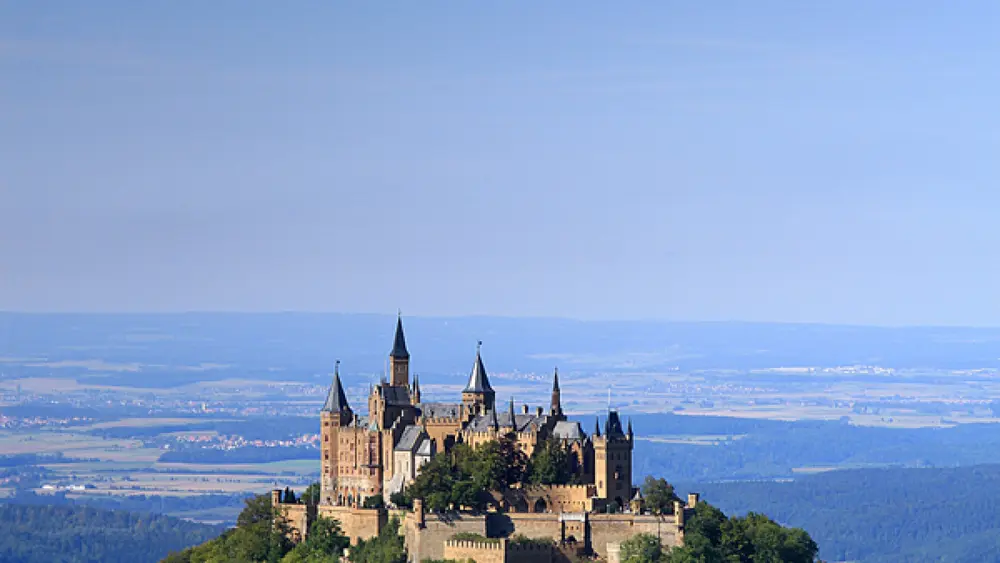 Burg Hohenzollern aus der Ferne