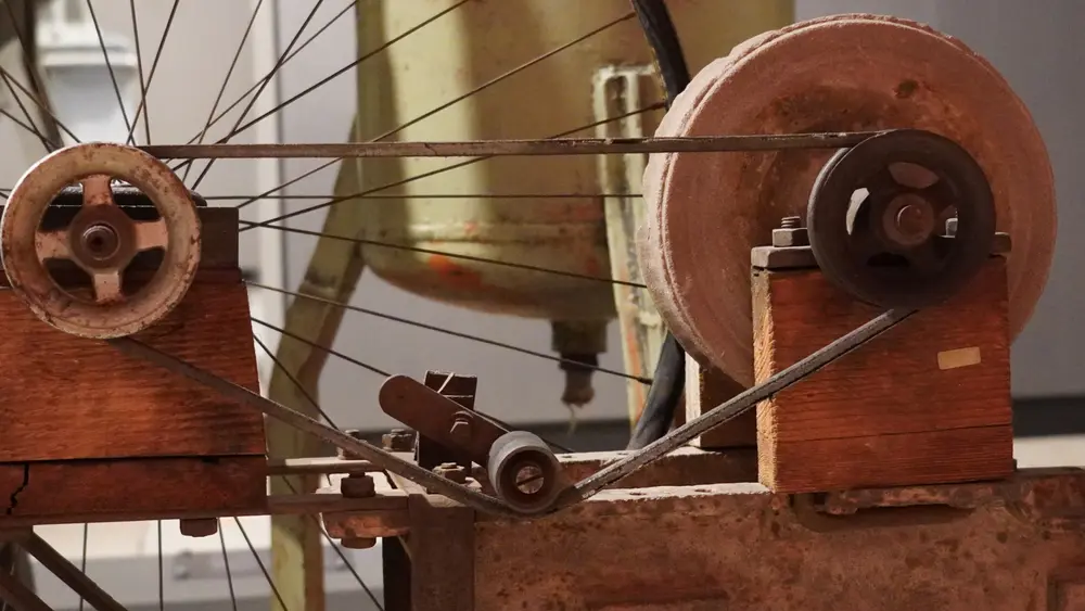 Erste Maschinen in Neugablonz