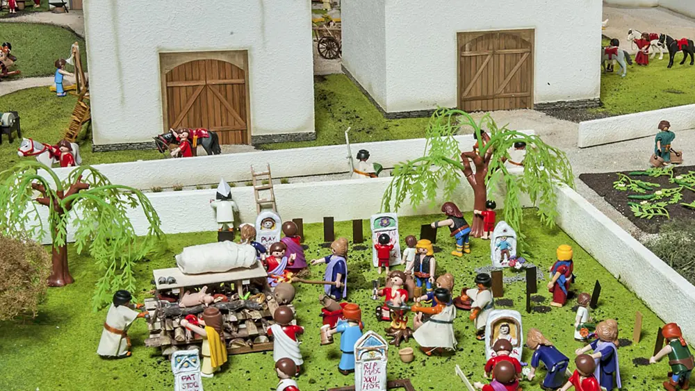 Blick von oben auf eine Playmobil-Sonderausstellung im ALM Konstanz