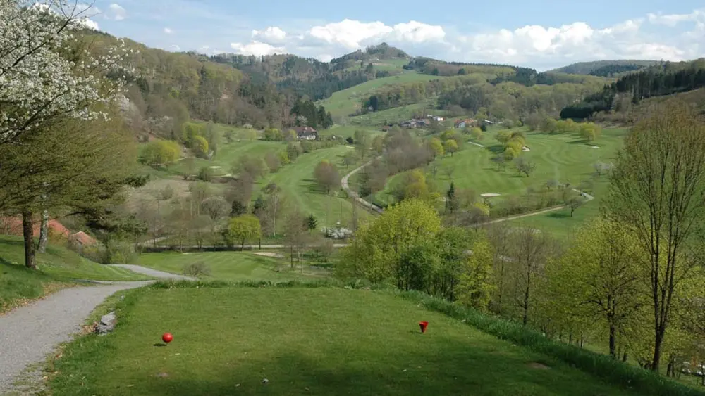 Golfclub Ortenau - Blick von Bahn 8 auf die Hohengeroldseck