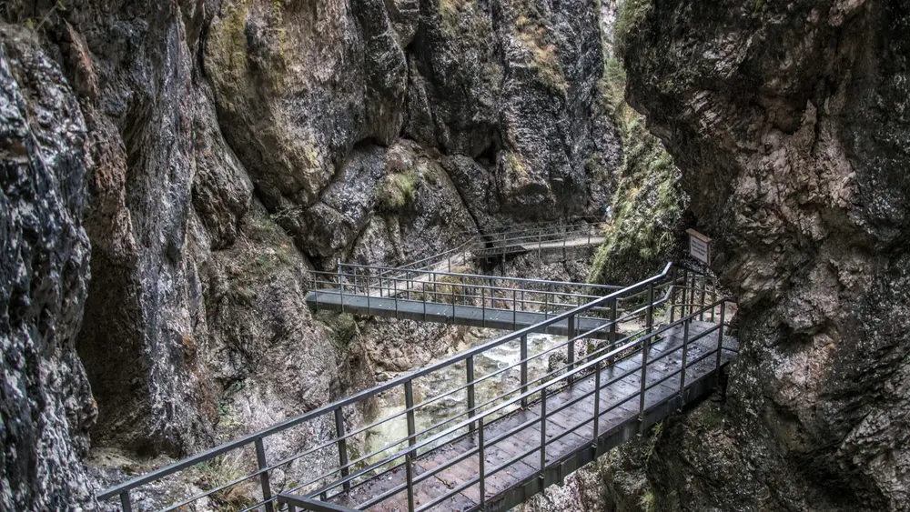 Stege durch die Almbachklamm