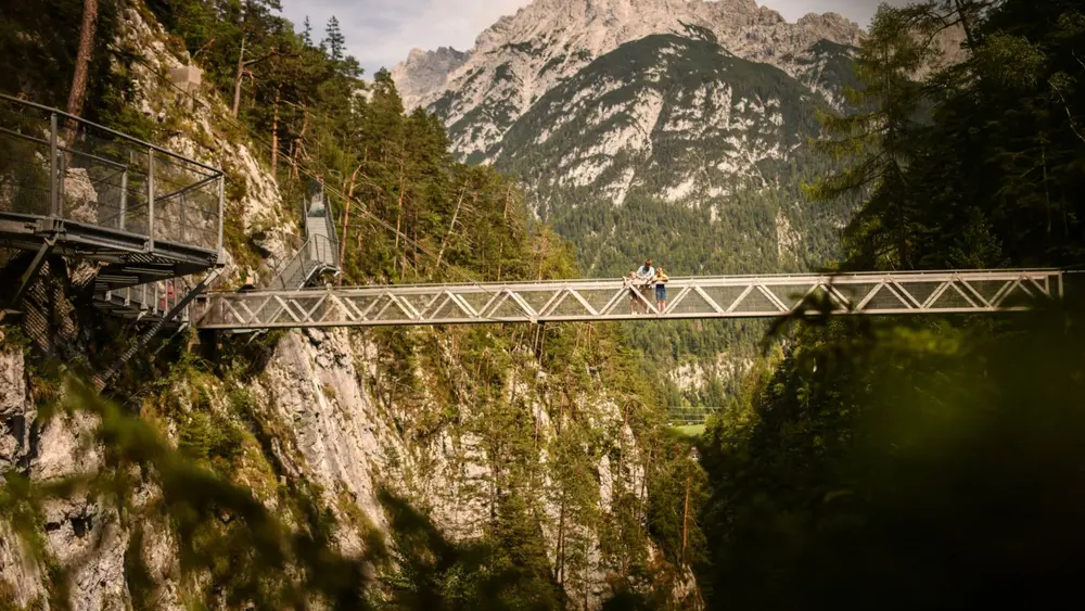 Die Panoramabrücke in der Leutascher Geisterklamm in Mittenwald