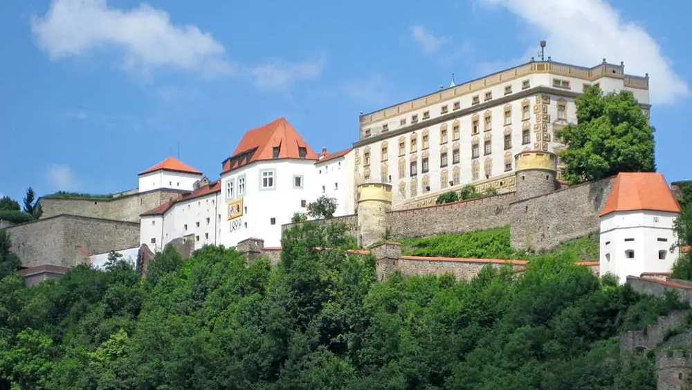 Blick auf die Veste Oberhaus auf dem St. Georgsberg