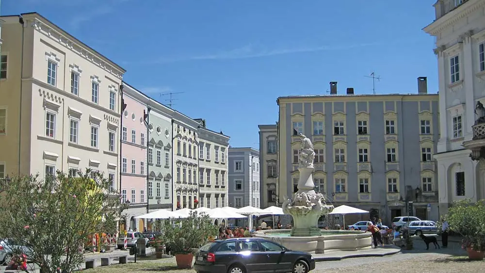 Wittelsbacherbrunnen auf dem Residenzplatz Passau