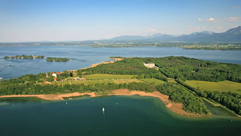 Die Insel Herrenchiemsee aus der Luft