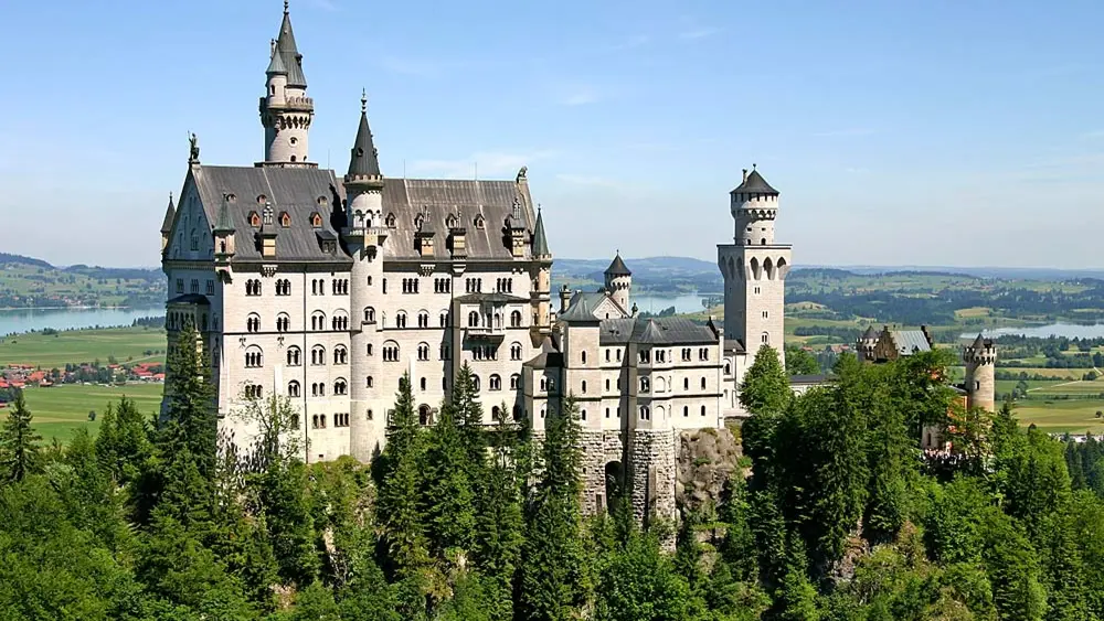 Blick auf Schloss Neuschwanstein in Schwangau