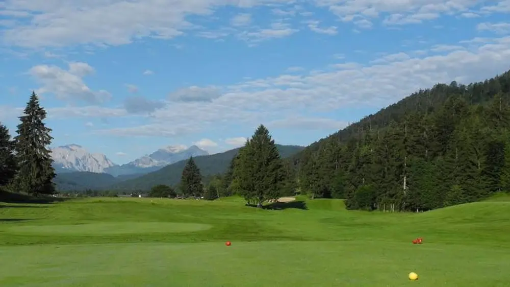 Loch 1 auf dem Golf- und Landclub Karwendel