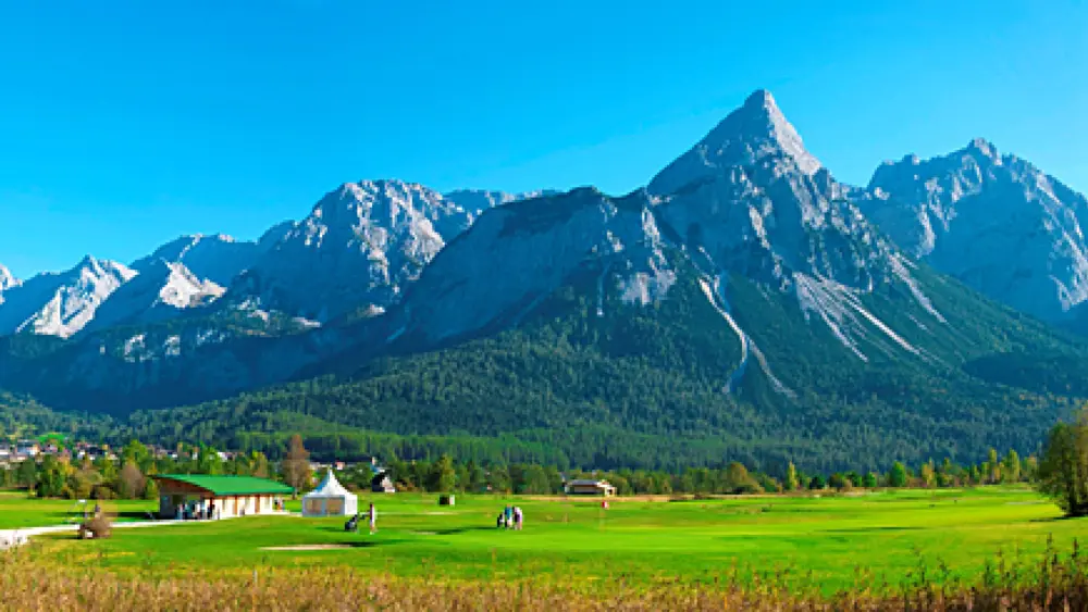 Panorama des Golfplatzs Tiroler Zugspitze in Ehrwald