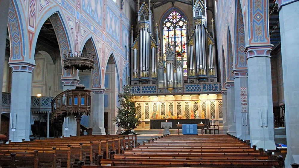 Blick auf die Orgel im Innenraum der St. Laurenzenkirche in St. Gallen