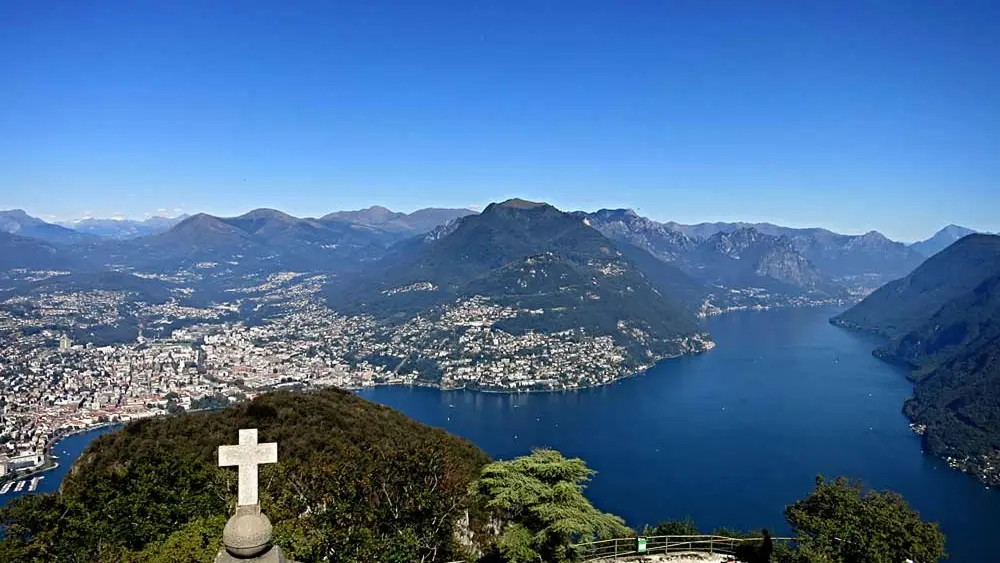 Aussicht vom Monte San Salvatore auf Lugano und den Luganer See