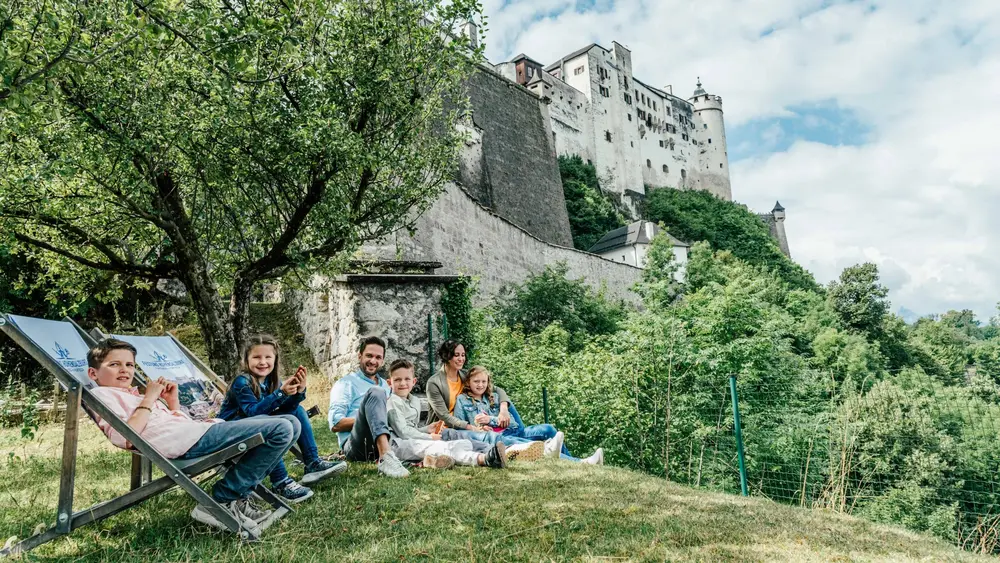 Familie an der Festung Hohensalzburg