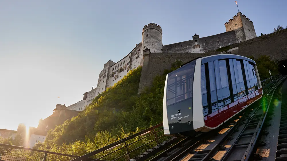 Die FestungsBahn fährt in einer Minute zur Festung Hohensalzburg