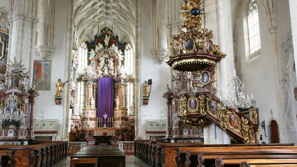 Der Dom Graz ist eine beliebte Sehenswürdigkeit