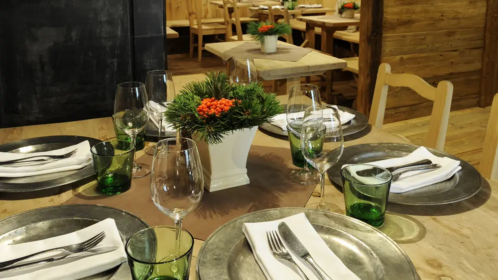 Gedeckter Tisch im Weißen Rössl in Innsbruck