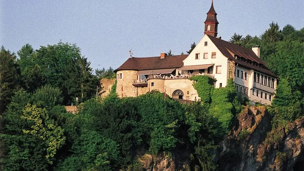 Blick auf das Burgrestaurant Gebhardsberg