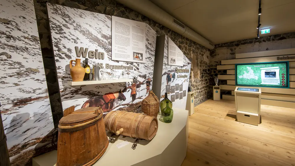 Thema Waren und Produkte im Felberturm Museum