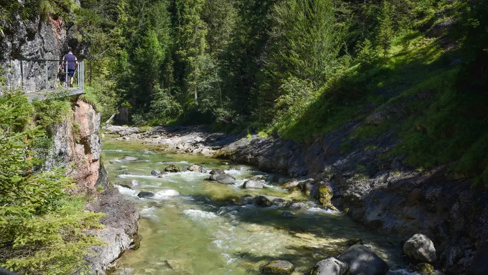 Wandern in der Tiefenbachklamm bei Kramsach
