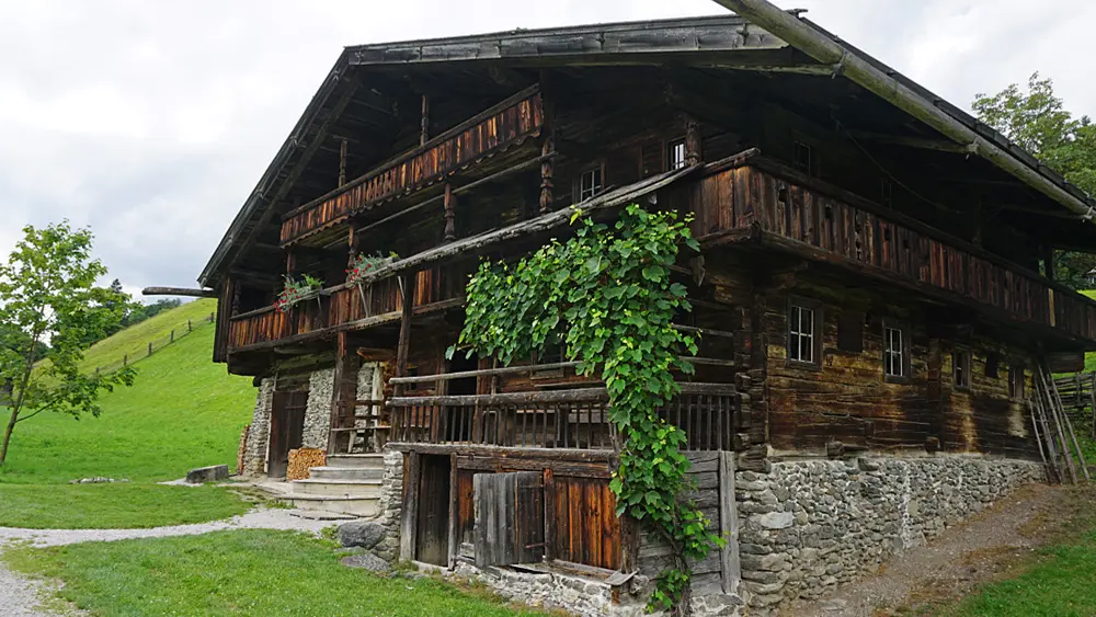Altes Bauernhaus im Tiroler Bauernhof Museum