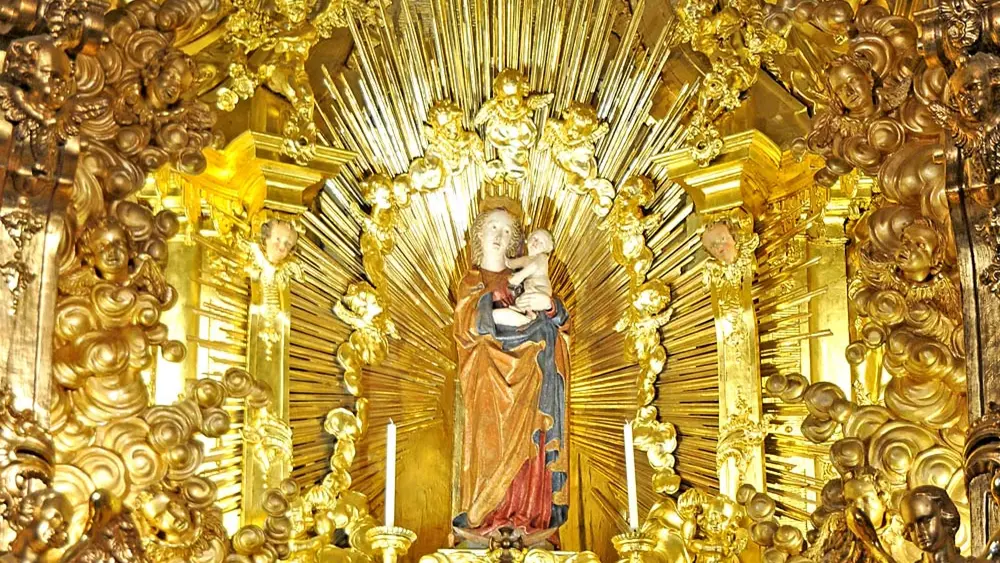 Gnadenbild Maria mit Kind in der Basilika Rankweil