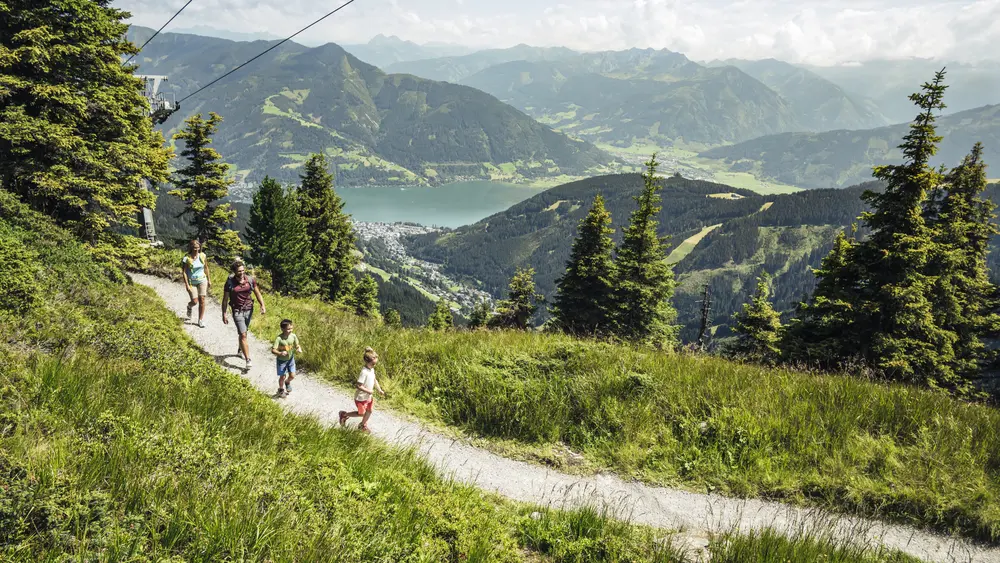 Familienwanderung auf der Schmittenhöhe