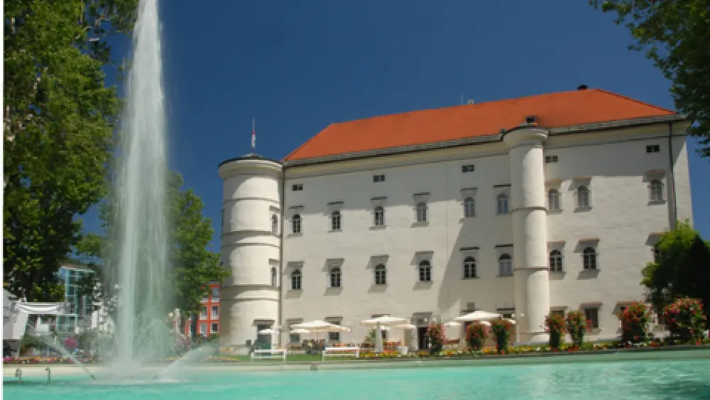 Blick auf Schloss Porcia