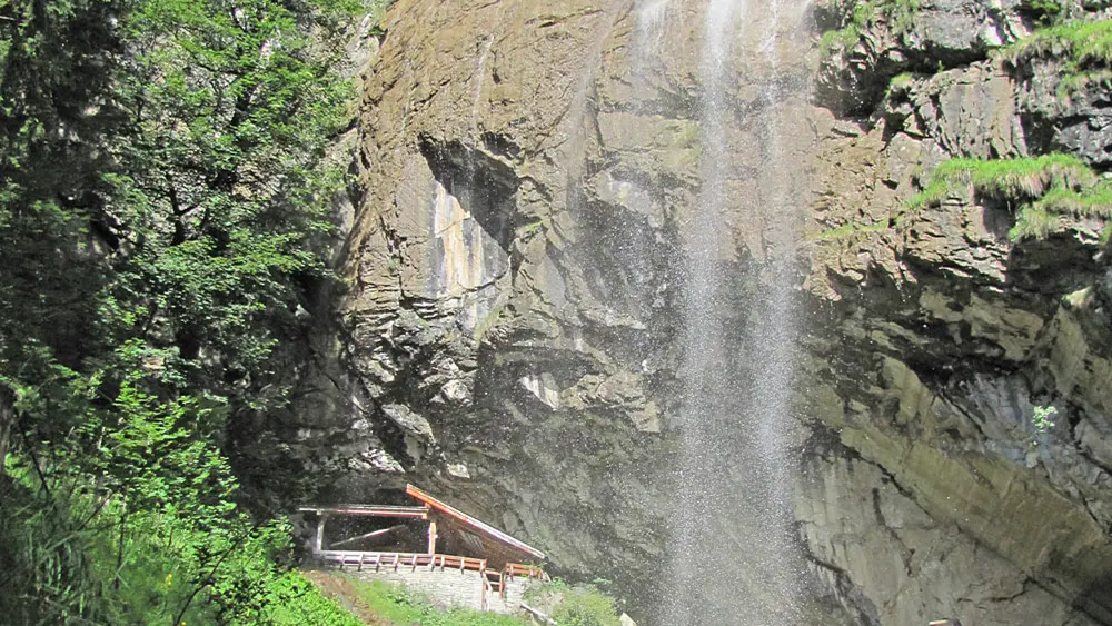 Eingang zur Schauhöhle Entrische Kirche in Dorfgastein