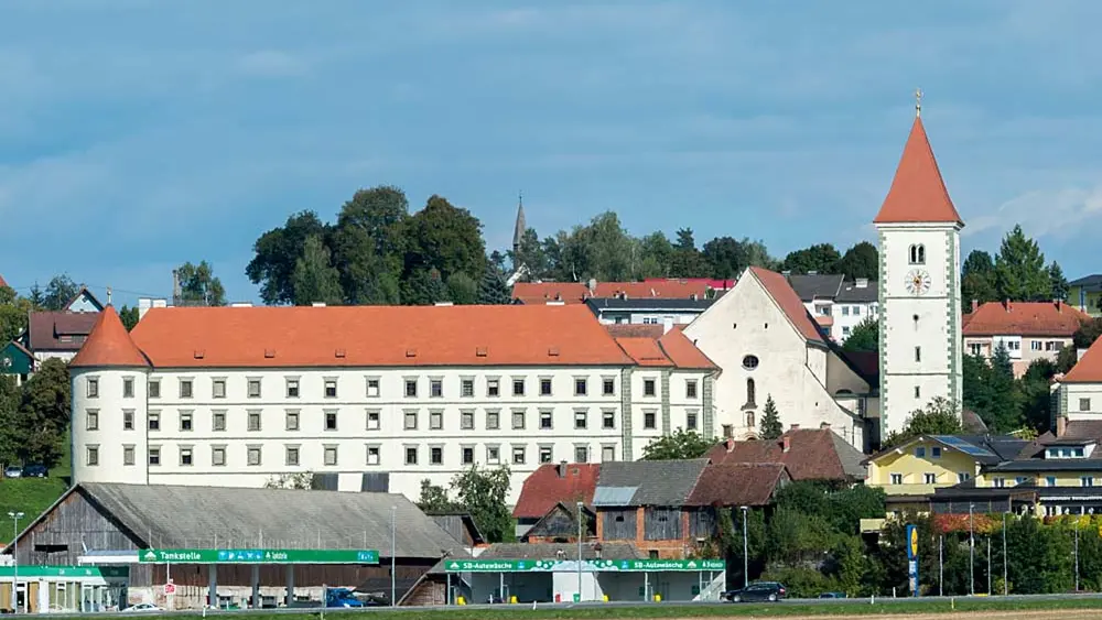 Außenansicht des Stifts Eberndorf