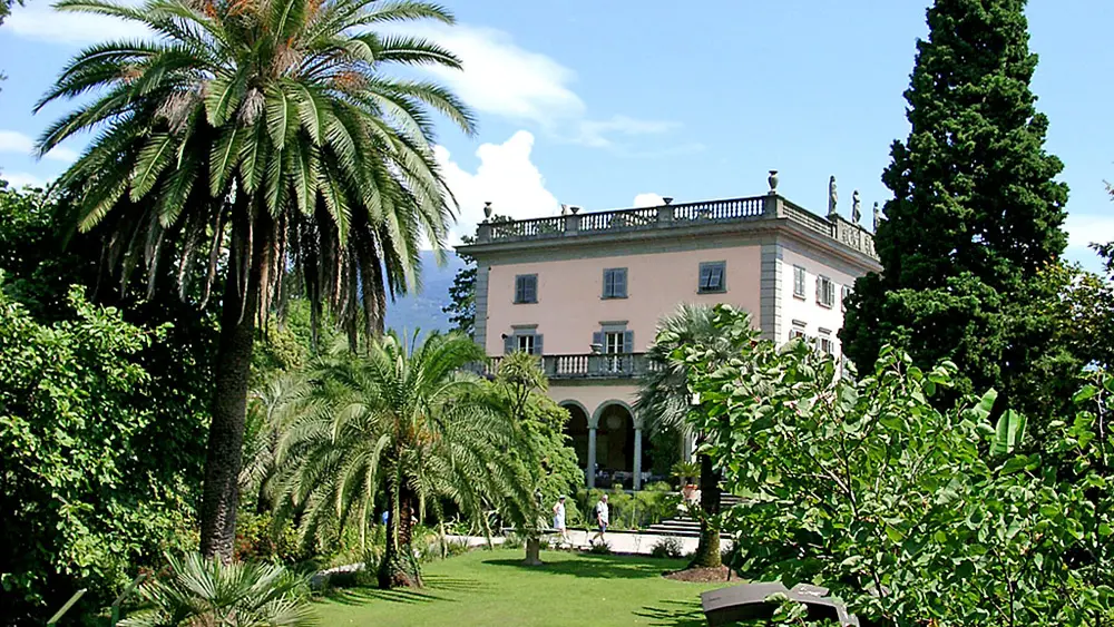 Blick auf die Villa Emden und den Garten auf der Brissago-Insel San Pancrazio