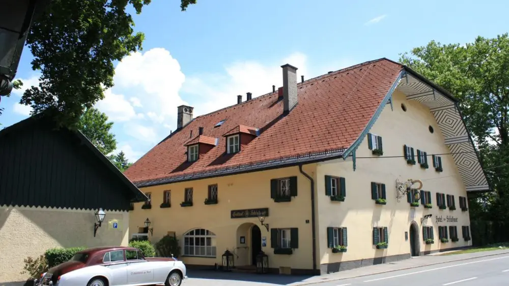 Außenansicht des Schlosswirts zu Anif