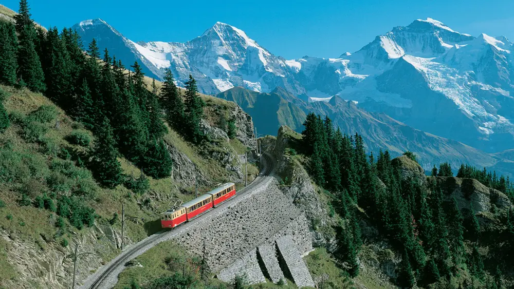 Zahnradbahn auf der Fahrt zur Schynige Platte