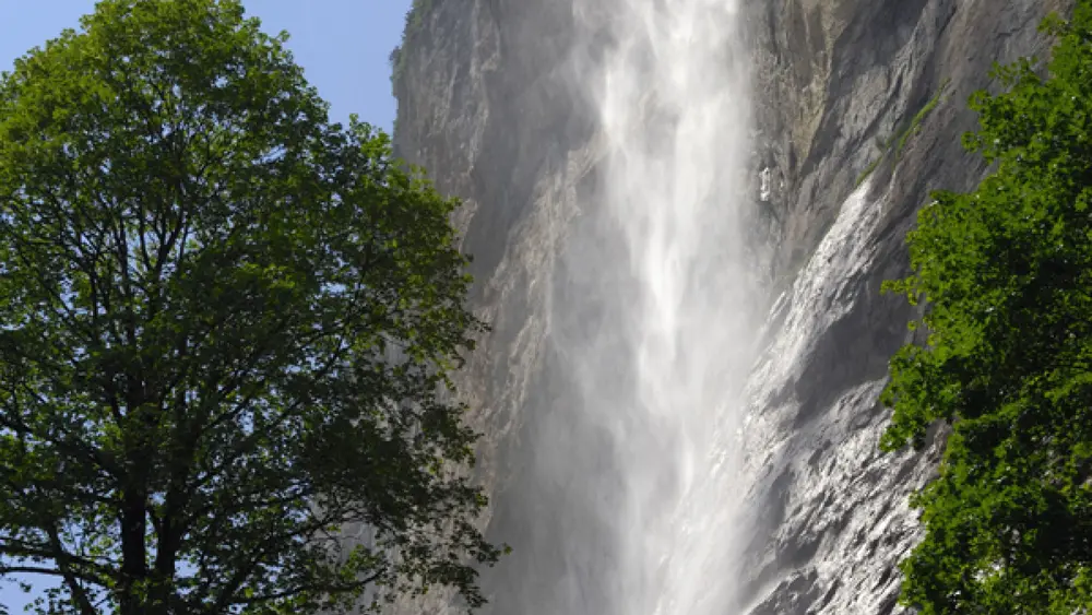 Wandern zum Staubbachfall bei Lauterbrunnen