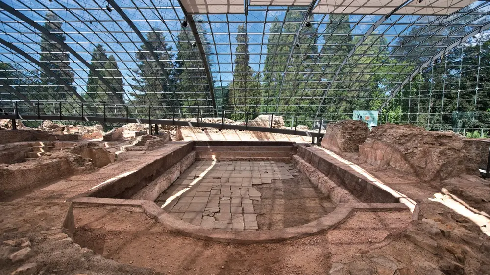 Die Badeanstalten hatten Bäder mit verschiedenen Wärmestufen, die man bei einem Badbesuch in der Regel in einer bestimmten Reihenfolge betrat.