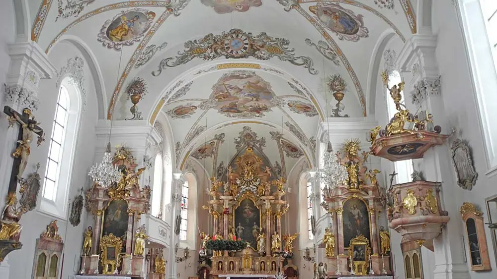 Blick in den Innenraum der Pfarrkirche St. Margaretha