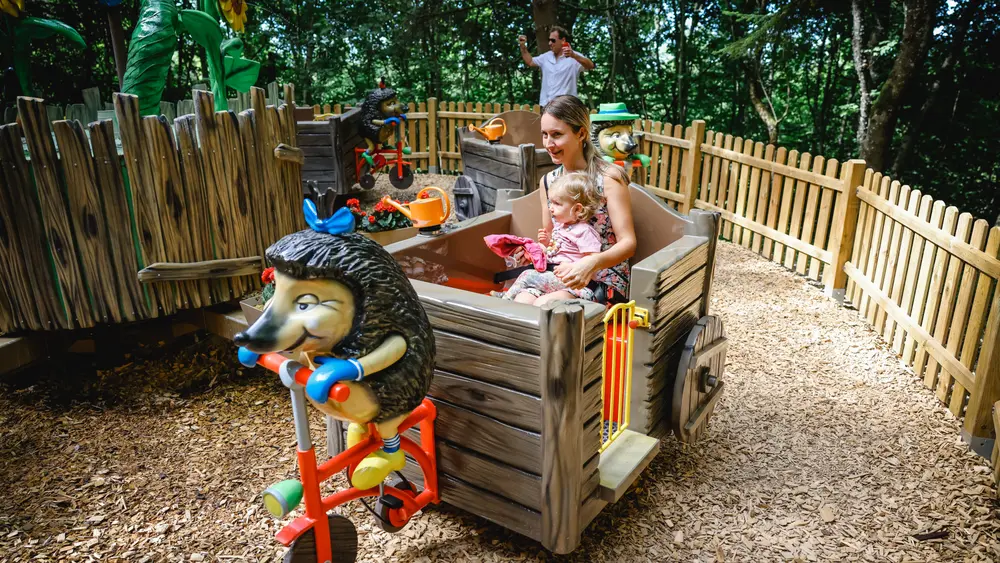 Das Igel-Karussell im Freizeitpark Traumland