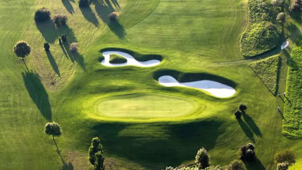 Blick auf den gepflegten Rasen des Golfer's Club Bad Überkingen